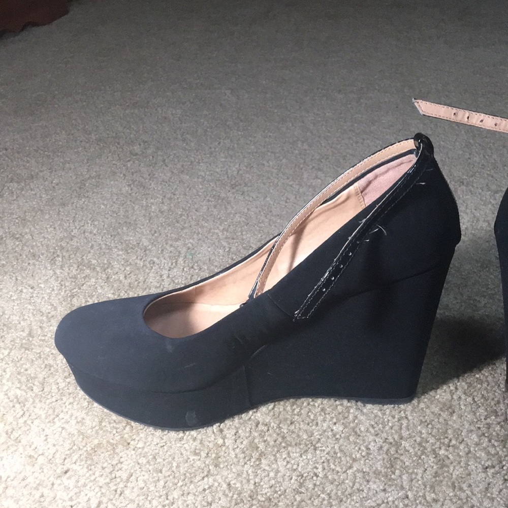 High heels - Picture 2 of 2